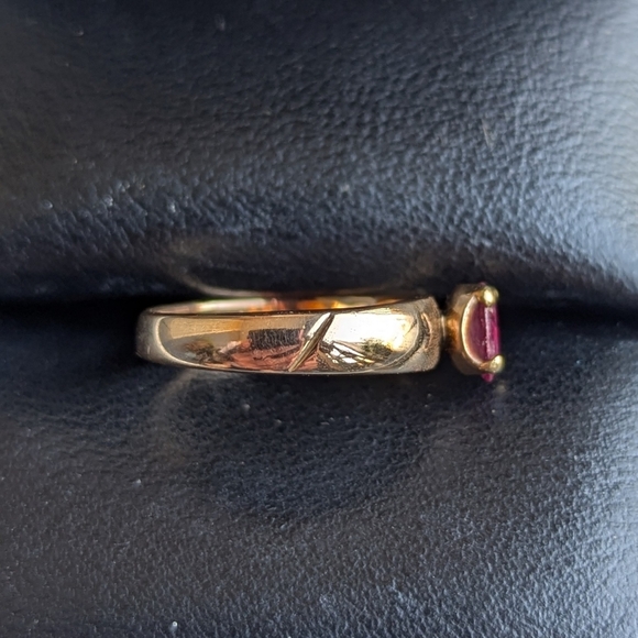 Genuine Ruby 18k Gold Ring - Picture 3 of 11
